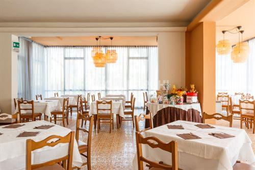 Esperia Boutique Family Hotel Чезенатико Екстериор снимка